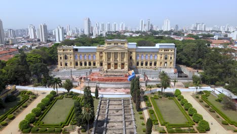 Panoramic-view-of-the-Ipiranga-museum-and-the-city-of-São-Paulo,-Brazil-while-it-is-being-rebuilt