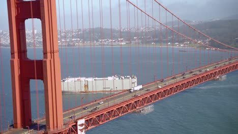 Wunderschöne-Nahaufnahme-Der-Golden-Gate-Bridge-Und-Des-Stadtbildes-In-San-Francisco,-Kalifornien