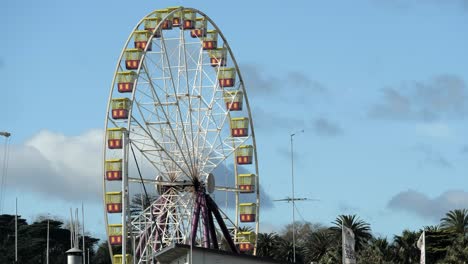 Ferris-Wheel-In-Operation-At-Geelong’s-Eastern-Beach,-Australia