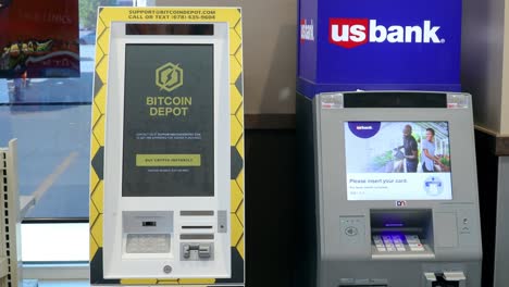 Bitcoin--Und-US-Bank-Geldautomaten-Kioske-Für-Den-Einfachen-Zugriff-In-Einem-örtlichen-Supermarkt