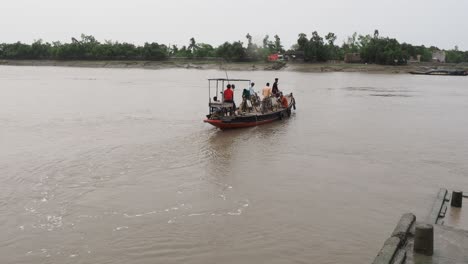 People-commuting-from-one-island-to-another-in-Sunderban,-West-Bengal,-India,-where-the-only-means-of-communication-with-the-remote-islands-is-by-the-boat