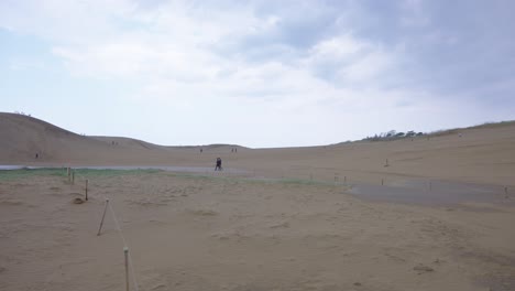 Tottori-Sakyu-Dunes-after-Rain,-Slow-Pan-Over-Japan's-Desert