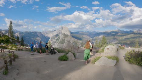 Walking-Trail-To-Glacier-Point-In-Yosemite-With-Half-Dome-In-Background