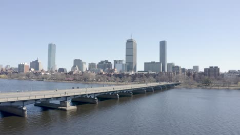 People-and-traffic-crossing-Harvard-Bridge,-connecting-Cambridge-to-Boston,-Massachusetts