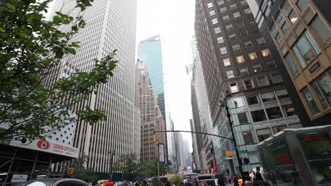 Urban-cityscape-on-a-grey-day-in-urban-Manhattan-area,-New-York-City