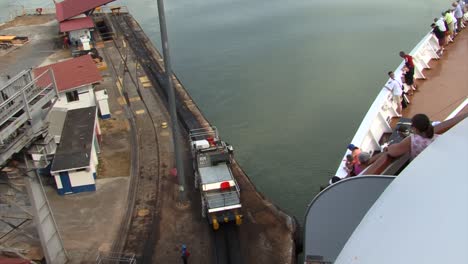 Cruise-ship-exiting-the-last-chambers-of-Miraflores-Locks,-Panama-City