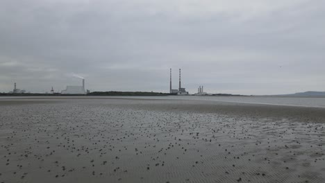 Kraftwerk-Poolbeg-Am-Strand-Von-Sandymount-Strand-In-Irland