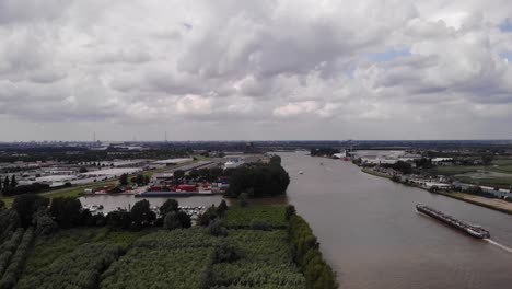 Luftaufnahme-Des-Yachthafens-Am-Fluss-Noord-In-Den-Niederlanden