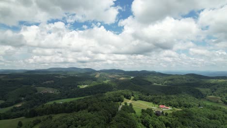 Wolken-Und-Wettersysteme-über-Watauga-County,-North-Carolina,-North-Carolina