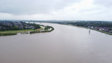 Paisaje-Inundado-Del-Río-Mosa