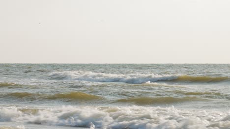 Rough-sea-waves-of-Baltic-sea-crashing-on-sandy-coastline,-static-view
