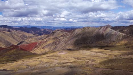 Montañas-Del-Arco-Iris-De-Palccoyo,-Cusco,-Perú