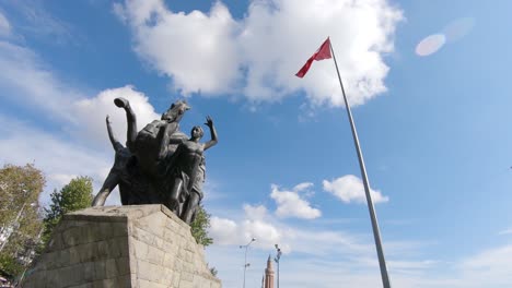 Das-Nationale-Himmelfahrtsdenkmal,-Atatürk-Denkmal-In-Antalya,-Türkei