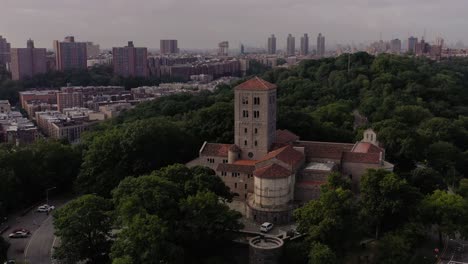 Short-level-counterclockwise-level-orbit-of-The-Cloisters-museum-in-Upper-Manhattan-NYC