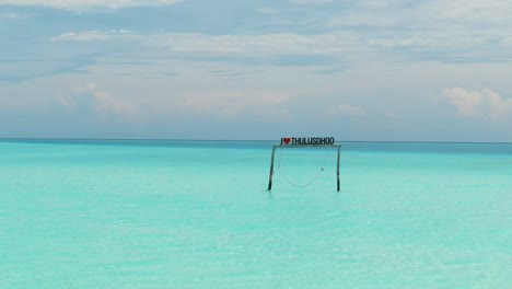 Blaue-Lagune,-Weißer-Sandstrand,-Malediven,-Landschaft,-Atoll,-Türkisfarbenes-Wasser-Des-Indischen-Ozeans,-Insel-Tulusdhoo