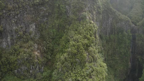Aerial-shot-moving-sideways-of-Lagoa-da-Vento-waterfall-in-Madeira