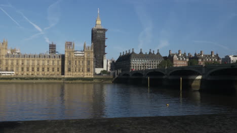 Morgenblick-Auf-Die-Parlamentsgebäude-Von-Der-Anderen-Seite-Der-Themse