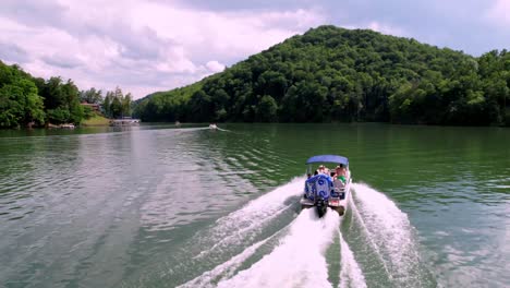 Boat-on-Watauga-Lake-in-East-Tennessee