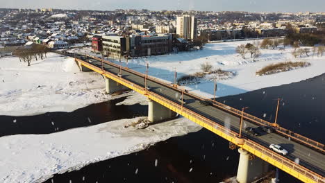 Bezirk-Vilijampole-Und-Vileisis-Brücke-Während-Des-Schneesturms-In-Kaunas