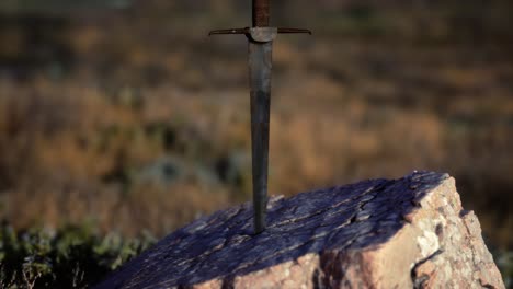Berühmtes-Schwert-Excalibur-Von-König-Artus-Im-Felsen