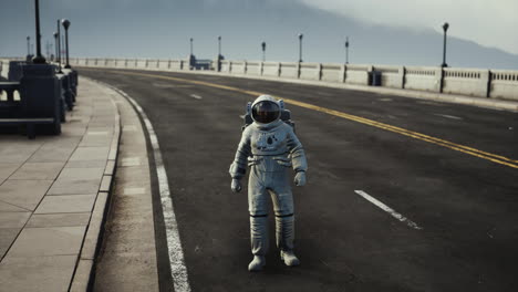 Astronauta-En-Traje-Espacial-En-El-Puente-De-Carretera