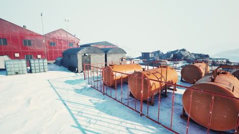 Vista-Aérea-De-La-Estación-Antártica-En-La-Antártida