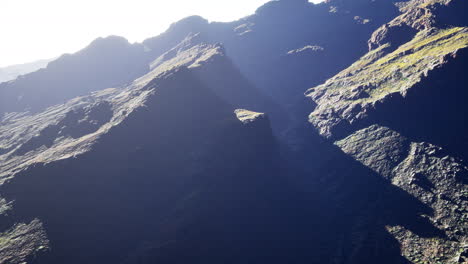 Luftpanorama-Der-Felsigen-Berge