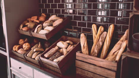 Fresh-bread-on-shelves-in-bakery