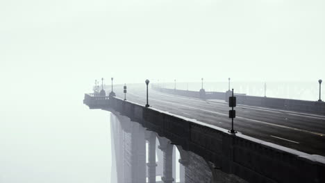 Beleuchtete-Leere-Straßenbrücke-Im-Nebel