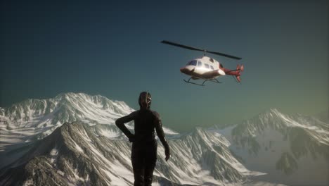 Mujer-Y-Helicóptero-En-Las-Montañas-De-Invierno