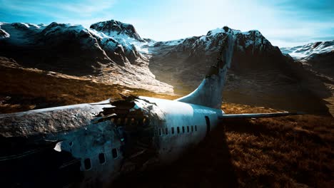 Flugzeug-Stürzte-Auf-Einen-Berg