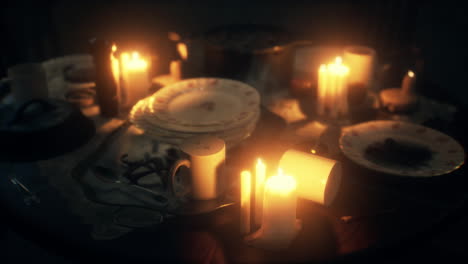 Tischdekoration-Bei-Kerzenlicht-In-Der-Nacht