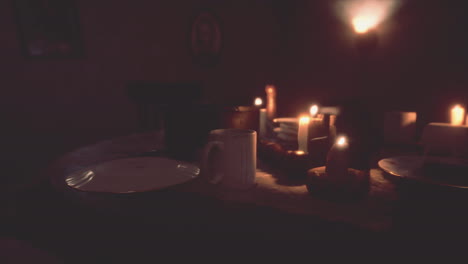 Table-setting-in-candlelight-at-night