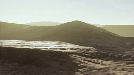 Panorama-of-red-dunes-and-mountains