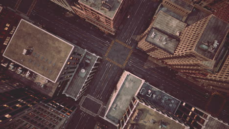 Luftaufnahme-Der-Stadt-Mit-Kreuzungen-Und-Gebäuden