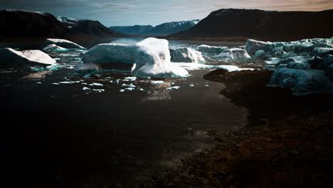 Hielo-Icebergs-En-Groenlandia-En-Verano