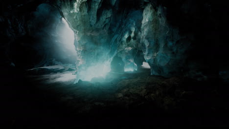 Eingang-Einer-Eishöhle-Im-Gletscher-Im-Süden-Islands