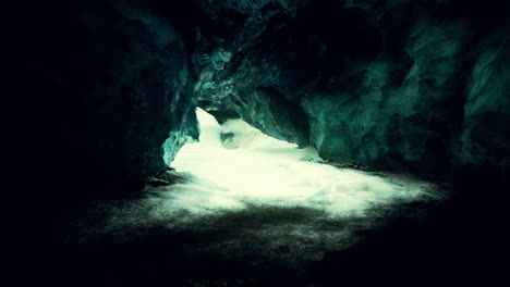 Entrada-De-Una-Cueva-De-Hielo-Dentro-Del-Glaciar-En-El-Sur-De-Islandia