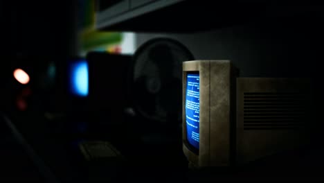 Altes-Dunkles-Vintage-Computerlabor