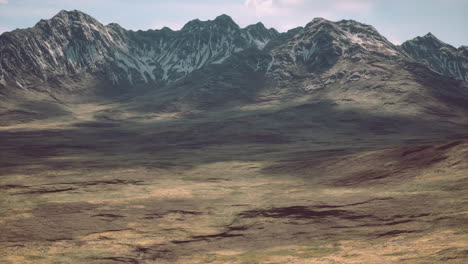 Paisaje-De-Otoño-De-Kazajstán-Con-Hierba-Seca-Y-Montañas