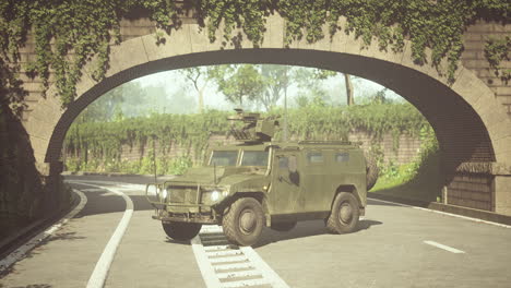 Gepanzerter-Militärwagen-In-Der-Großstadt