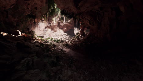 Cueva-En-Un-Volcán-Extinto-Cubierto-De-Hierba-Y-Plantas