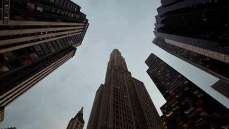 Below-view-on-the-skyscrappers-in-Chicago