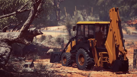 Tractor-Excavadora-En-Bosque-De-Arbustos