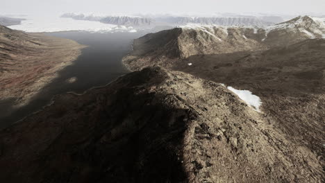 Vista-Panorámica-De-Drones-Aéreos-De-Las-Montañas-En-Islandia
