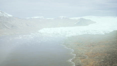 snowy-mountains-and-drifting-icebergs-in-the-Greenland-Sea