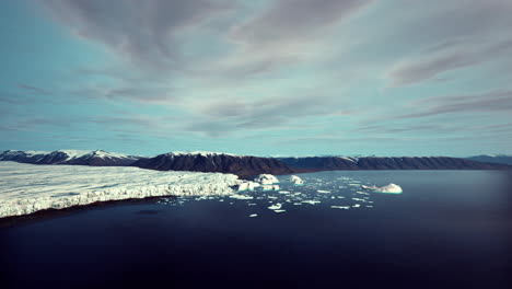 Icebergs-En-El-Lago-Debajo-De-La-Montaña-Y-El-Glaciar