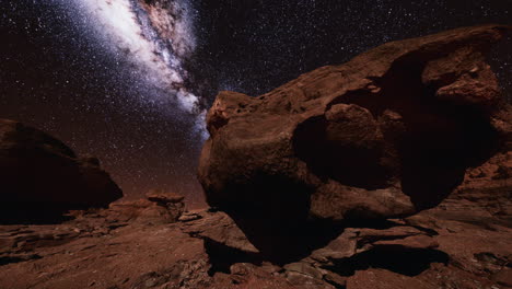 Rocas-Rojas-Y-Cielo-Nocturno-De-La-Vía-Láctea-En-Moab,-Utah