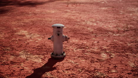 old-rusted-fire-hydrant-in-desert