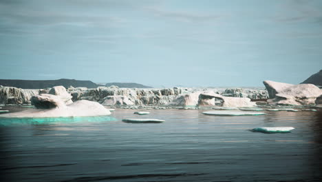 Paisaje-Natural-ártico-Con-Icebergs-En-Groenlandia-Icefjord